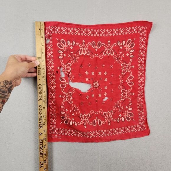VTG RED FAST COLOR 100% COTTON ELEPHANT TRUNK UP BANDANNA BANDANA 15" x 15" - Picture 2 of 5